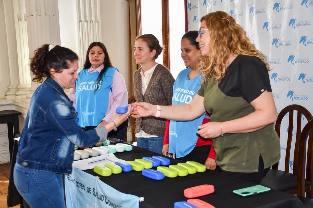 Entregan 40 pares de anteojos en el marco del programa «Ver Para Aprender»