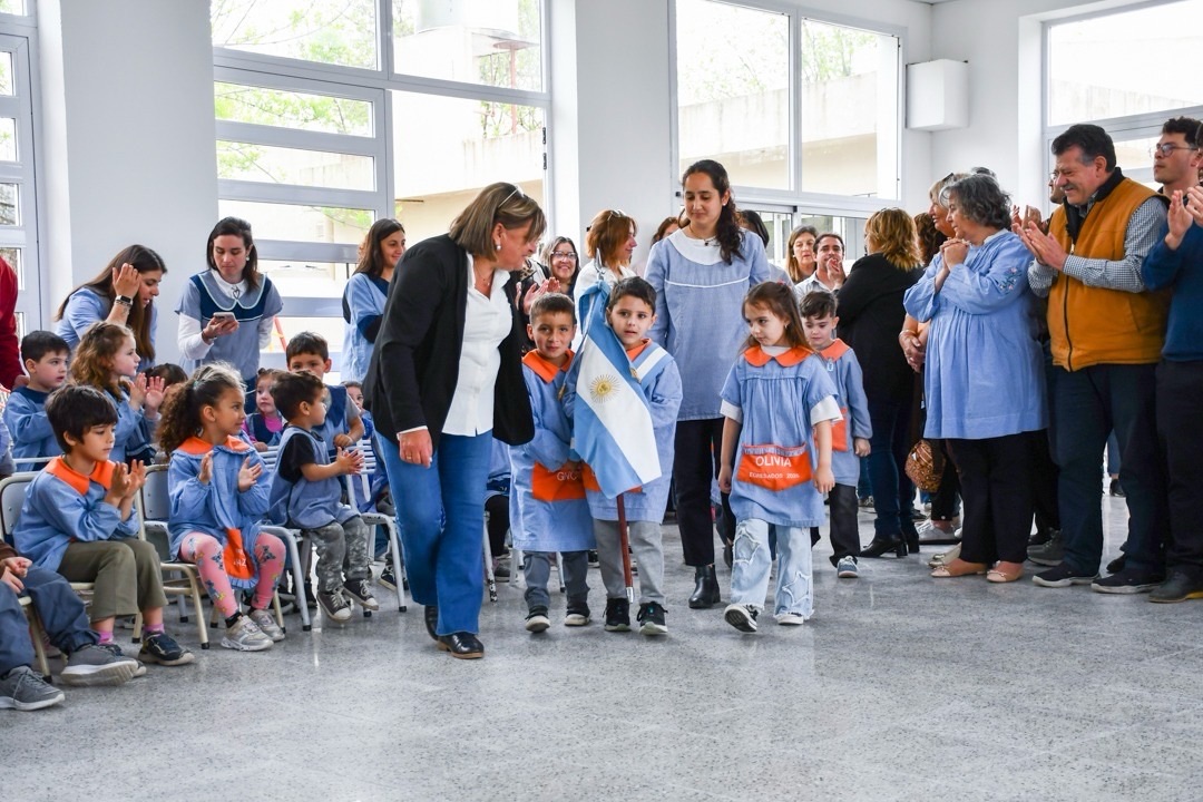 Inauguraron el Salón de Usos Múltiples del Jardín de Infantes Nº 911 en el barrio Independencia