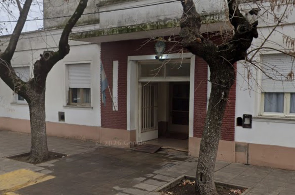 Inseguridad en la Escuela N°10 de Bragado: robos recurrentes de asientos de bicicletas desatan la bronca e impotencia de docentes y familias